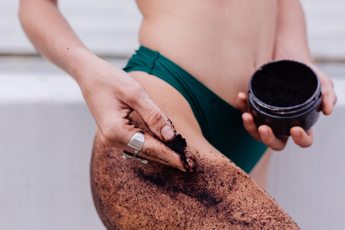 a women applying a Coffee DIY Body Scrub on her Hips